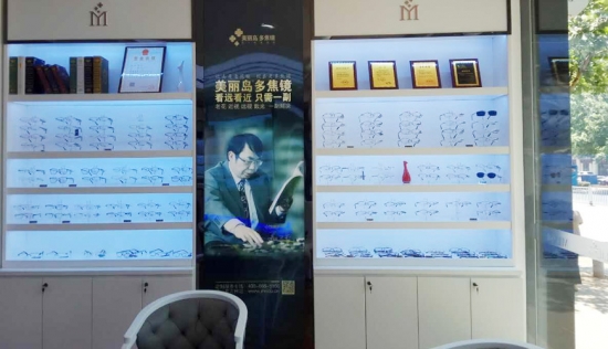 美麗島多焦鏡：用手機發(fā)信息成了奢侈，六十歲的困惑看他怎么解決