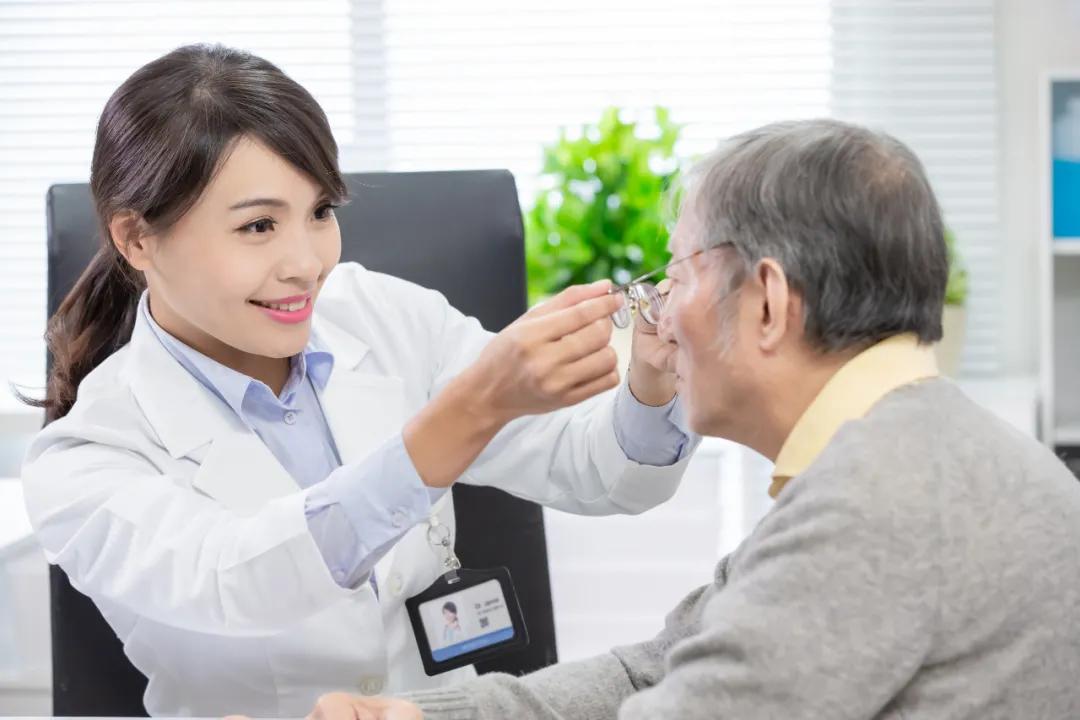 網(wǎng)上直接買(mǎi)的老花鏡，能戴嗎？